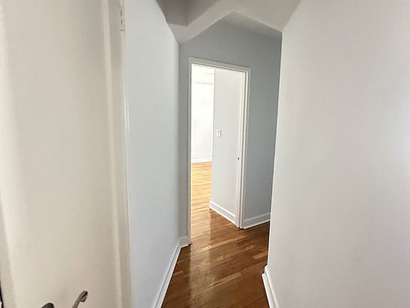 4th image of 471 Merrick Rd APT 1K