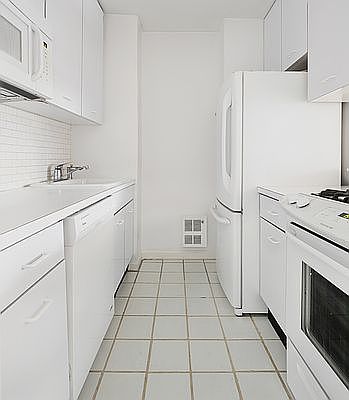 5th image of 255 E 49th St APT 5B