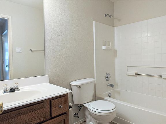 5th image of 3404 Truman St