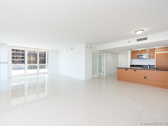 4th image of 137 NE 3rd Ave #1611