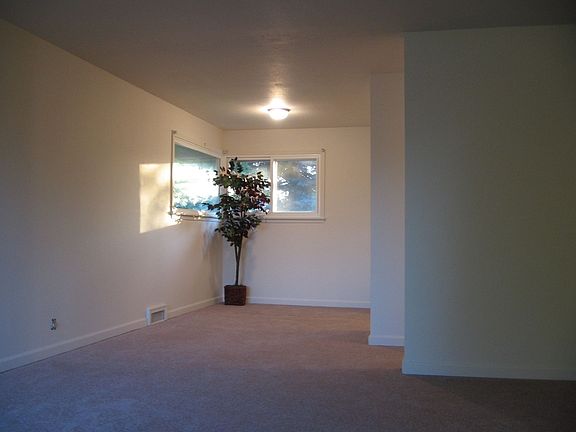 5th image of 13015 24th Ave S
