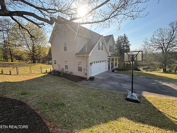3rd image of 265 Oakwood Estates Dr