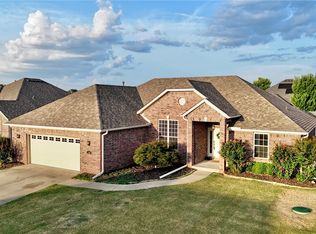 1362 Shook Dr, Cave Springs, AR 72718
