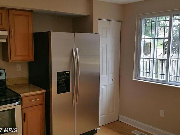 3rd image of 7604 Green Willow Ct