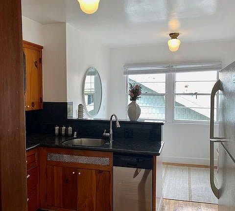 5th image of 902 California Ave APT C