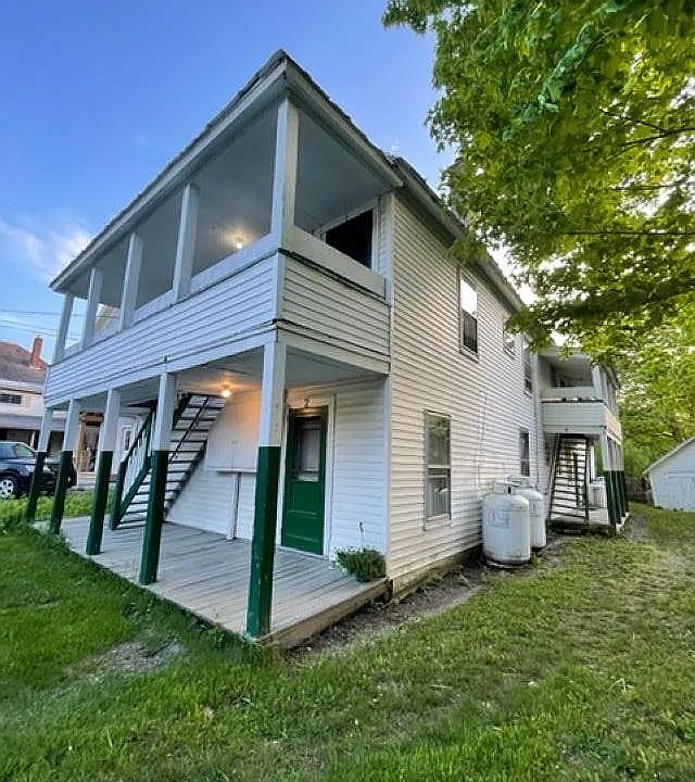 Front of 4-plex house