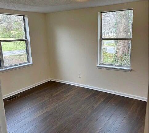 3rd image of 1380 Benton Pike NE