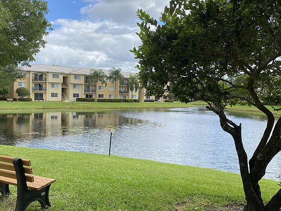 5th image of 100 Crestwood Ct N APT 103