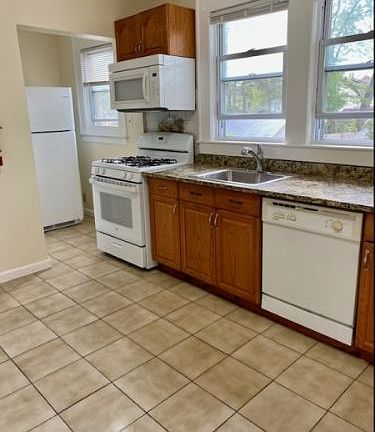 4th image of 181 Burnett Ave