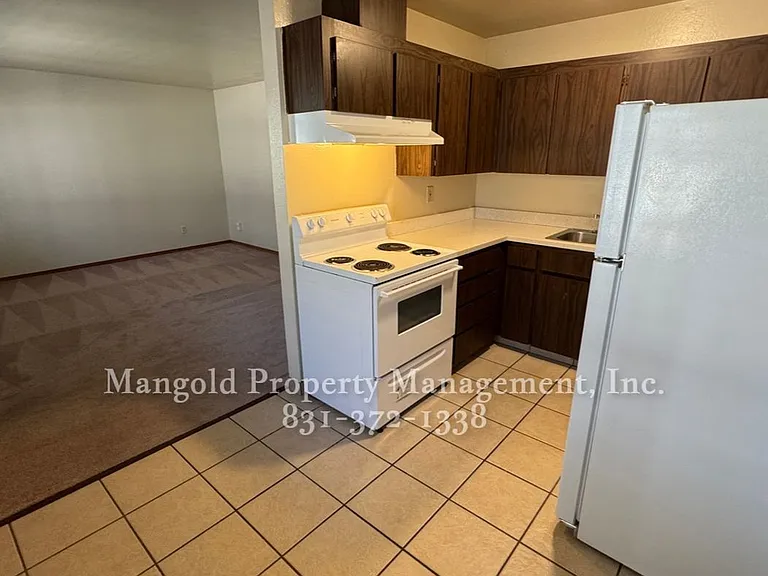 Del Mar Apartments — Photo 3