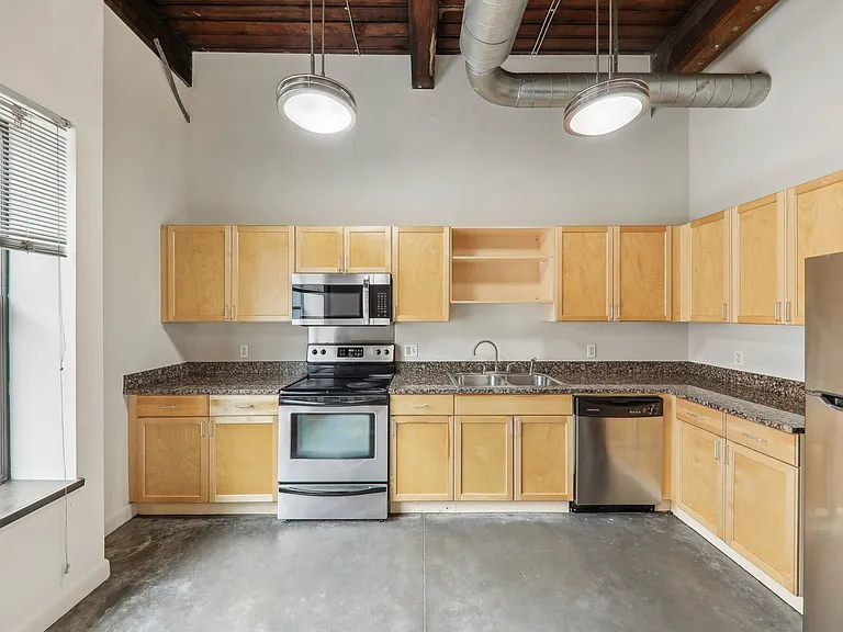 Stadium Loft Apartments — Photo 29