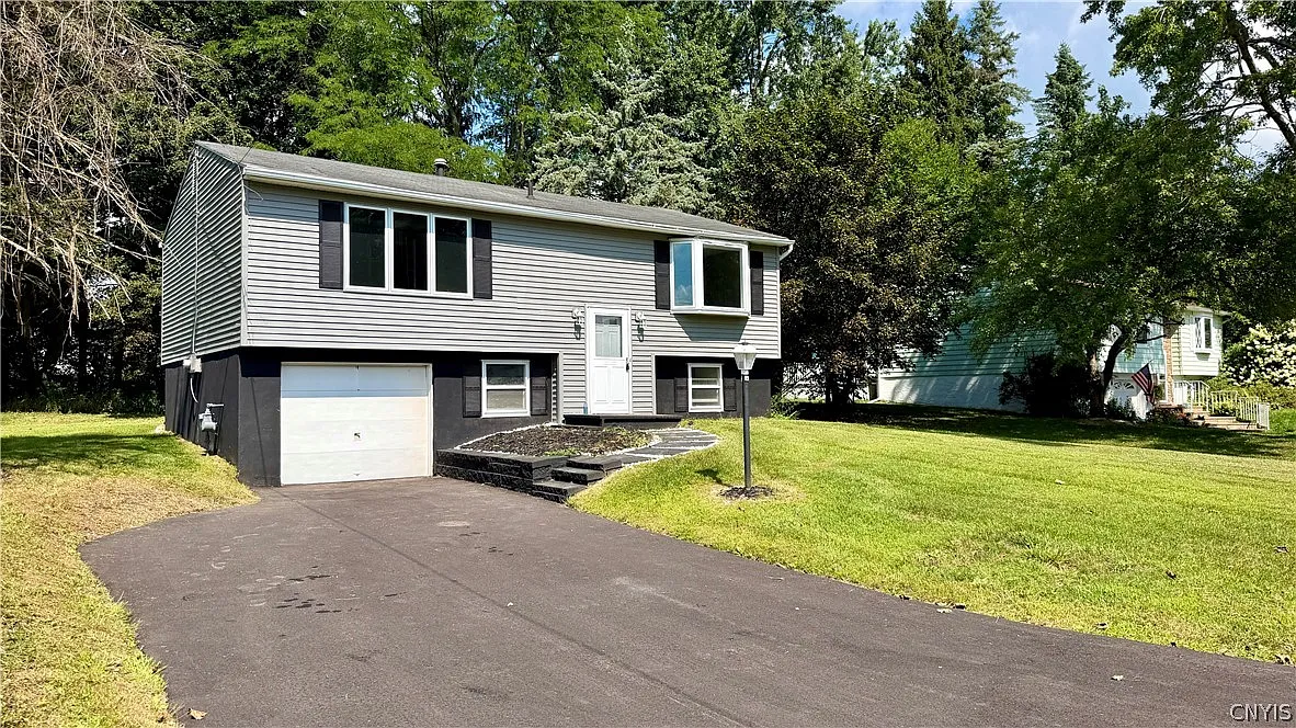 3 bed, 1.5 bath, 1672 sqft, $2,800 — Photo 4