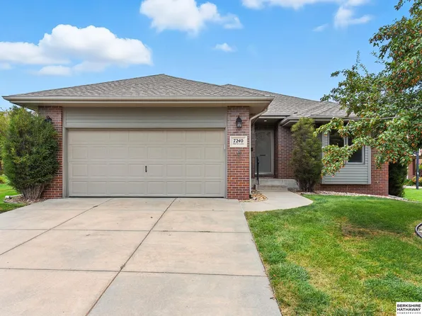 7240 Marie Ln, Lincoln, NE 68516
