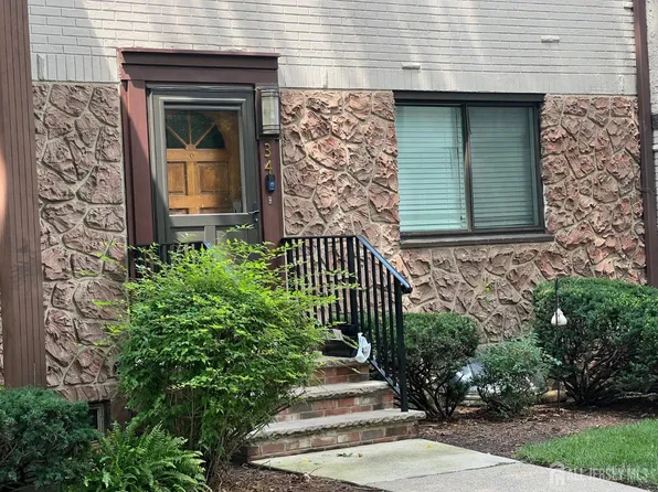 34 Kate Ln, Metuchen, NJ 08840