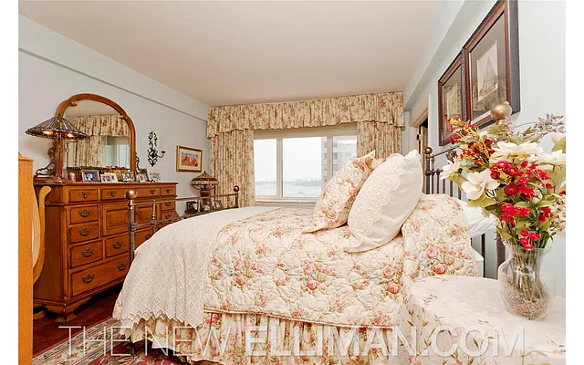 Sold by Douglas Elliman | media 8