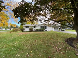 4 Fairview Dr, Brockport, NY 14420