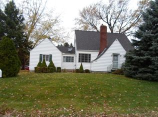 2731 Michaels Dr, Akron, OH 44312