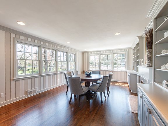 5th image of 11 Woodfield Dr
