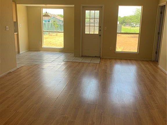 3rd image of 912 Fetick Ave