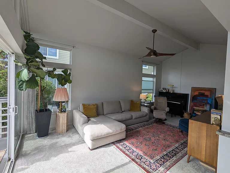 940 N 35th St #302 — Photo 2