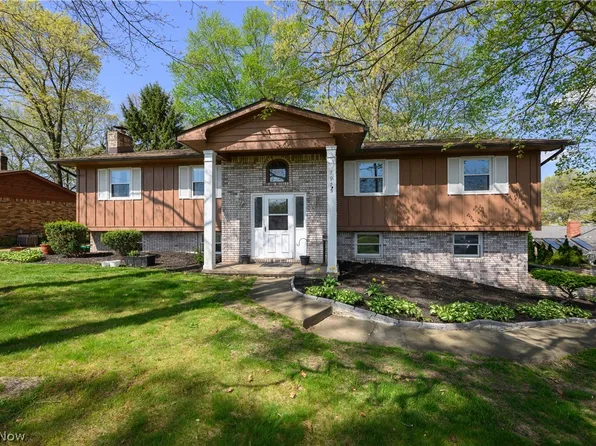 7975 Lake O Springs Ave NW, North Canton, OH 44720