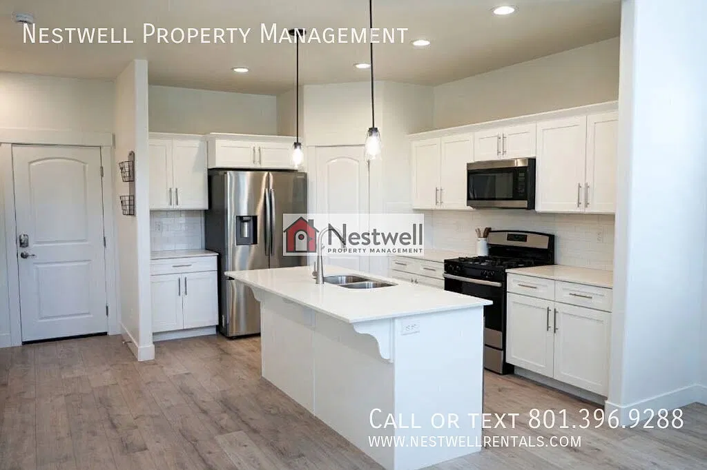 Newer end-row Townhome with prime location in Herriman! — Photo 3