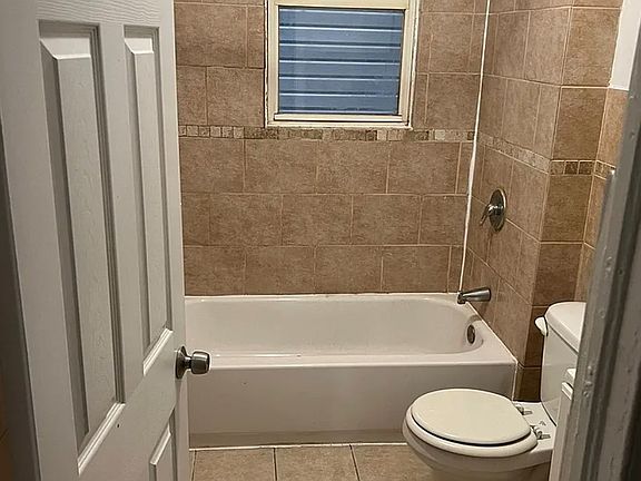 5th image of 461 Grove St APT 1