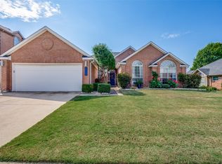 6720 Dogwood Ln, North Richland Hills, TX 76182