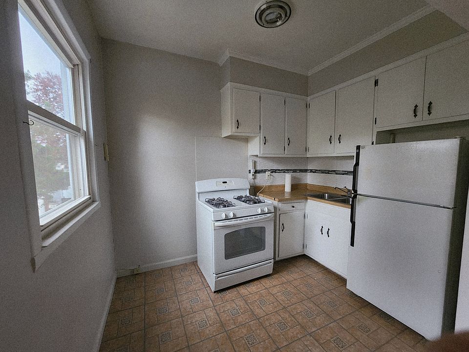 2nd image of 15-13 124th St Floor 2
