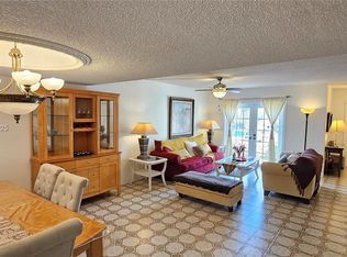 2206 NE 7th St #4, Hallandale, FL 33009