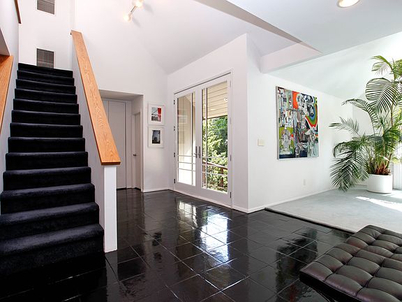 3rd image of 195 Croton Ave