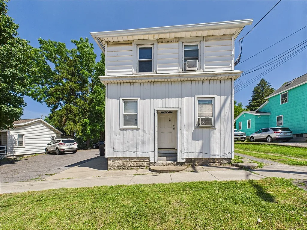 15 Perrine St photo 1