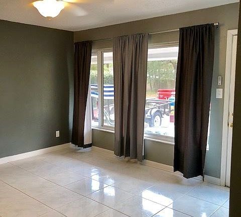 3rd image of 10505 N Boulevard St