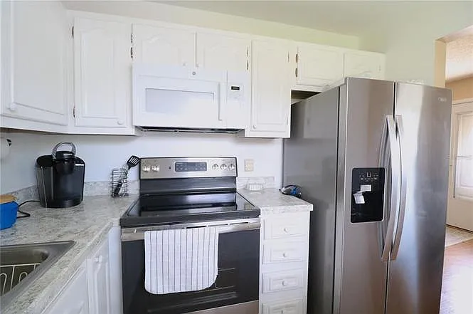 2 bed, 984 sqft, $1,600 — Photo 2