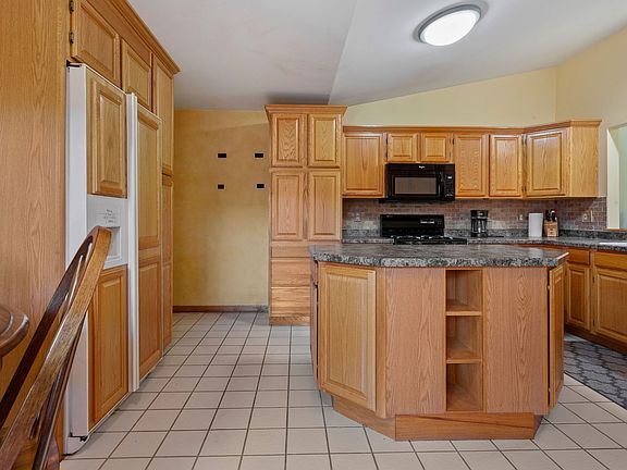 5th image of 484 Bethany Rd