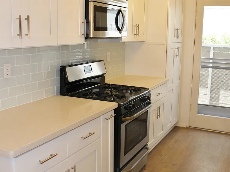 1433 S Saltair Ave #4 — Photo 5