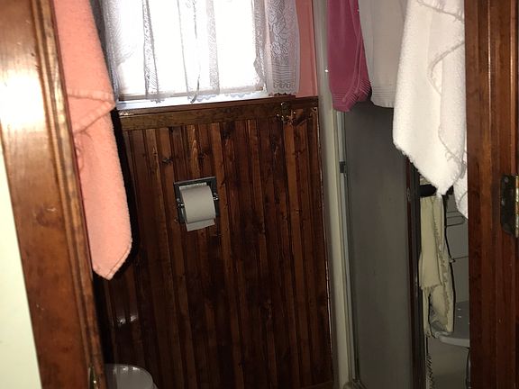 3rd image of 609 Hopkins St