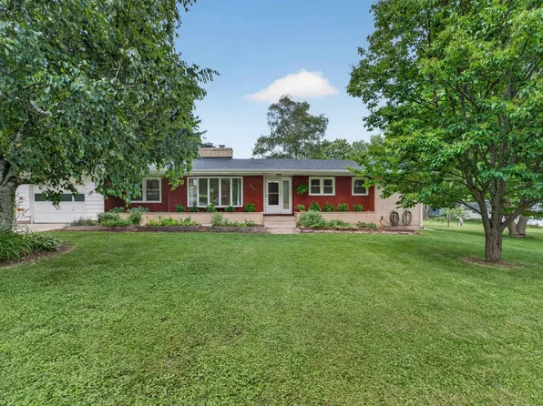 615 Village Dr, Belleville, WI 53508