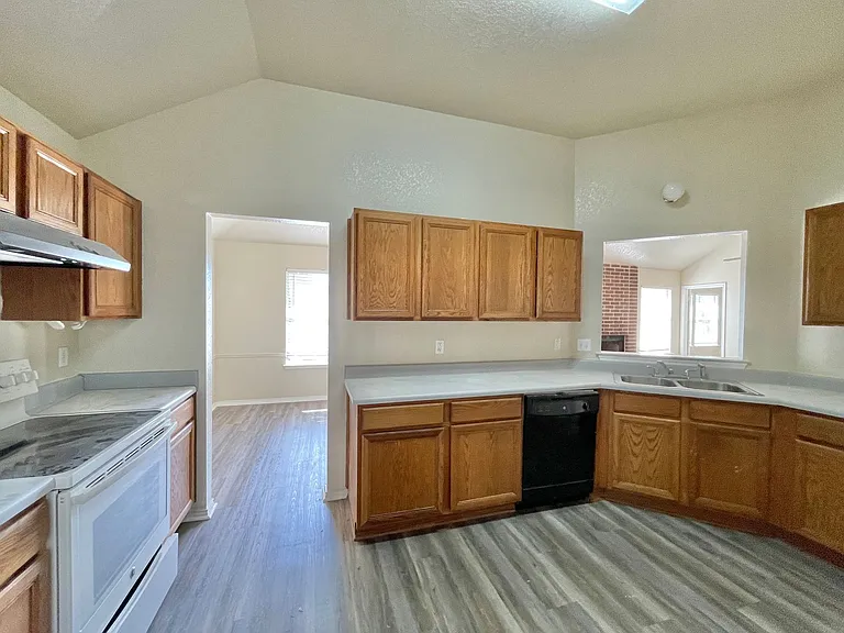3402 Caprock Cir — Photo 9