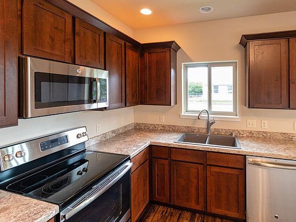 3rd image of 1704 A South St W #8