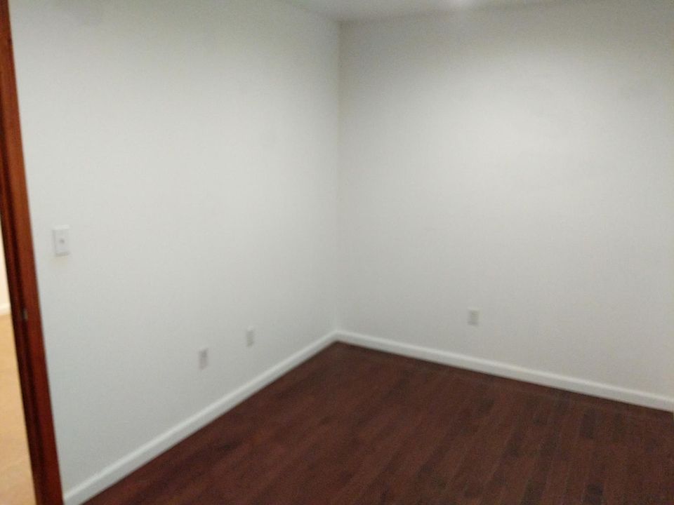 2nd image of 366 Kings Hwy #5F