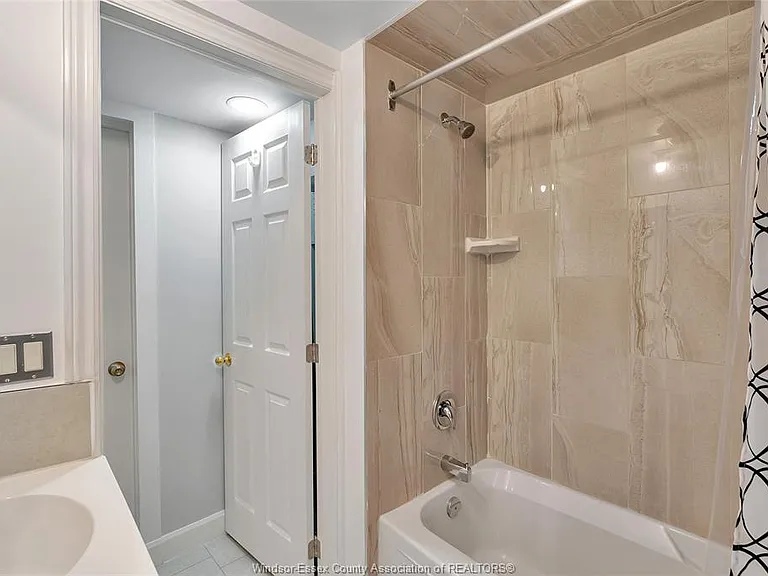 881 Parent Ave #BASEMENT — Photo 17