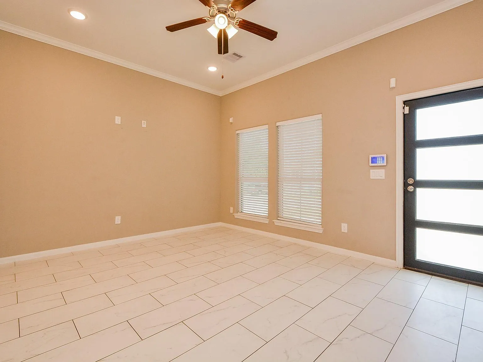 3 bed, 2.5 bath, 1666 sqft, $1,950 — Photo 4