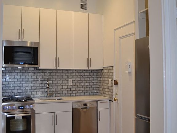 4th image of 160 9th Ave #A