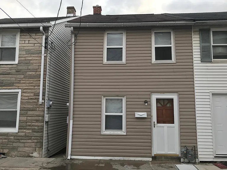 1518 Poplar St #ENIRE HOUSE — Photo 1