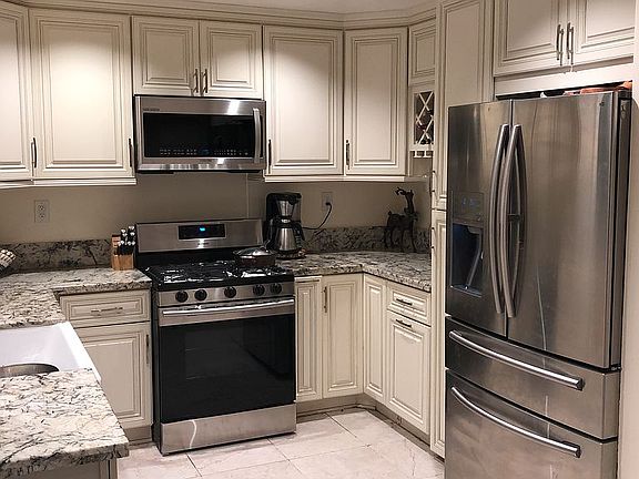 4th image of 595 N Garfield Ave APT 2
