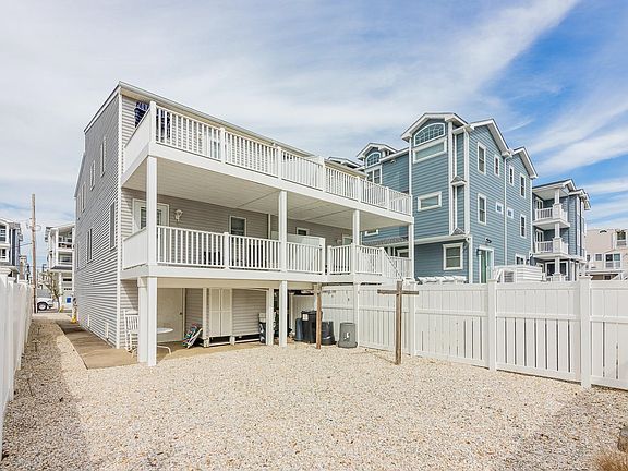 3rd image of 120 51st St W #Sea
