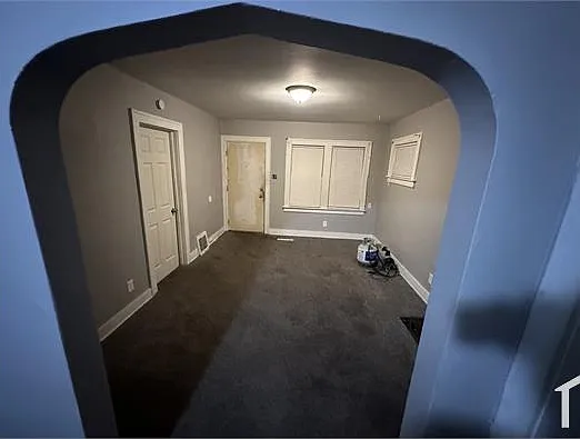 3 bed, 1000 sqft, $1,200 — Photo 4