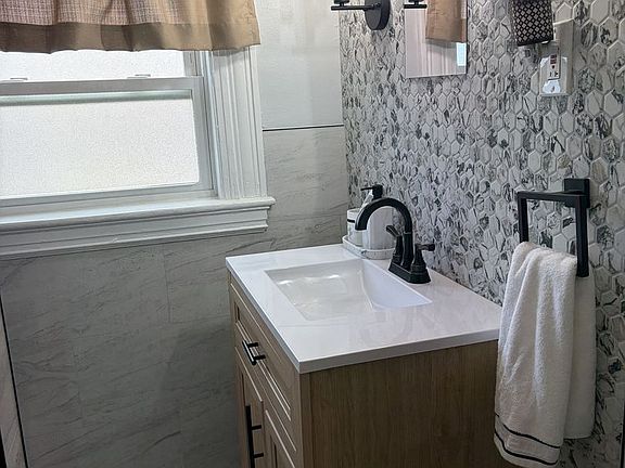 3rd image of 92 Mount Auburn St #U