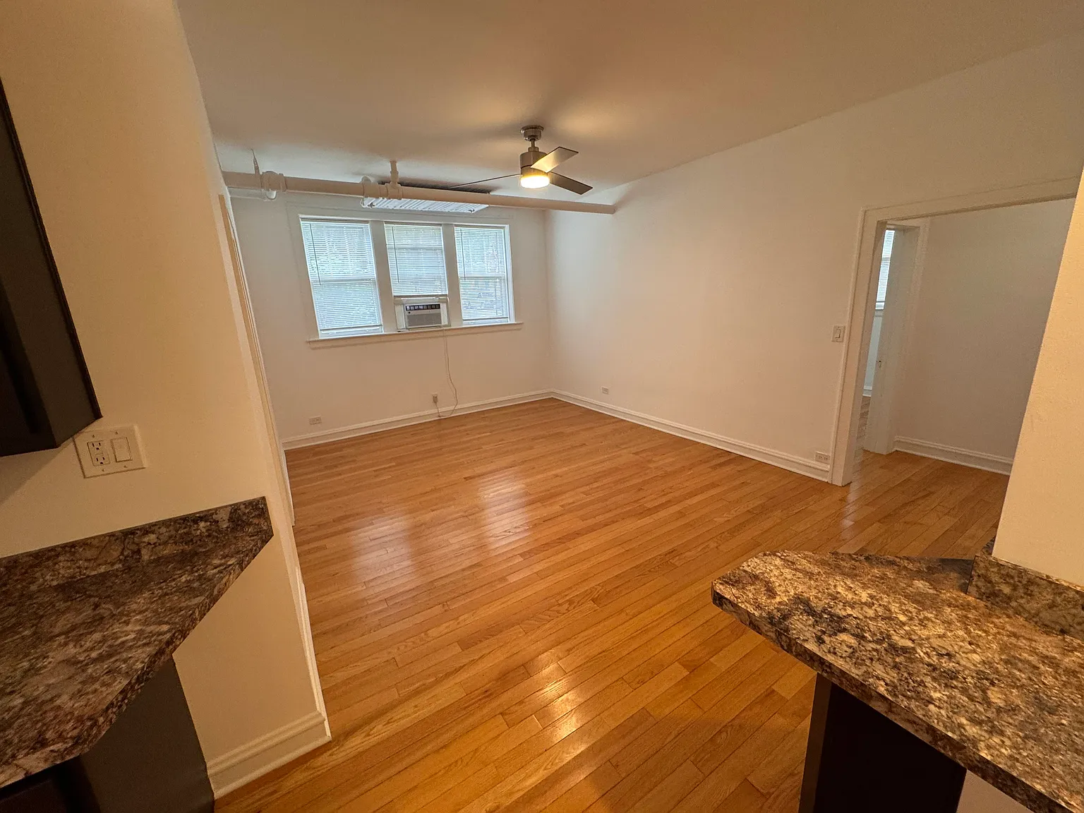 2 bed, 925 sqft, $2,000 — Photo 2